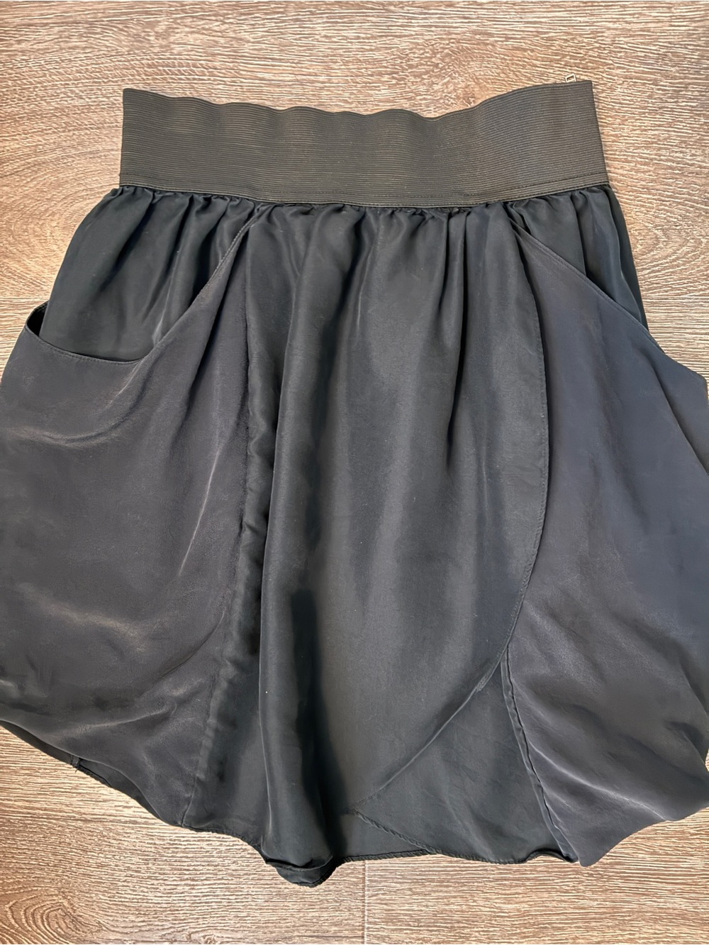 Wilfred Black Silk skirt, 100% silk